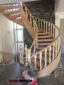 پله گرد- پله پیچ چوبی